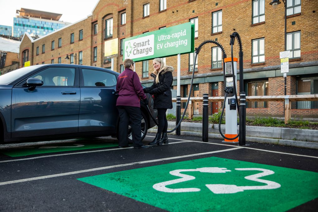 Smart Charge will have over 750 bays in more than 100 Sainsbury’s locations by the end of 2024, making it one of the UK’s top five providers of ultra-rapid EV charging.