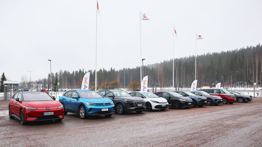 Tapahtumassa kempowerilaisten oli mahdollista ajaa uusimpia sähköautomalleja, kuten Audi, Volkswagen, Cupra ja Porsche -merkkien uusimpia automalleja.