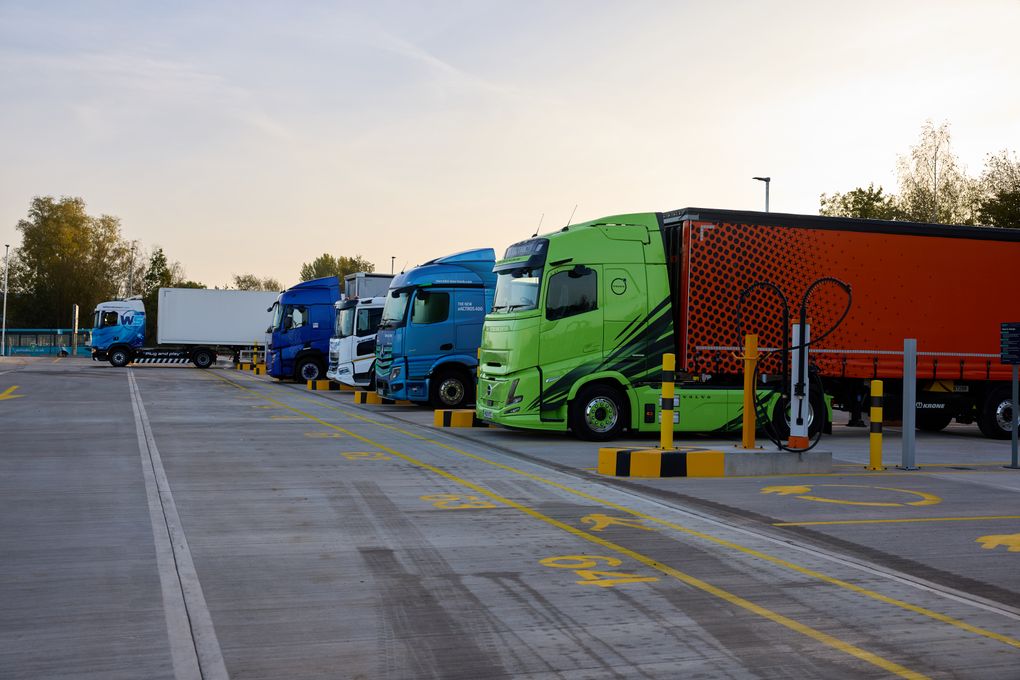 Kempower, Charge Hub and CX Energy have delivered a 32-connector public truck charging site for Keoma Energy at Europe’s biggest logistics hub on Magna Park, Lutterworth in the UK.