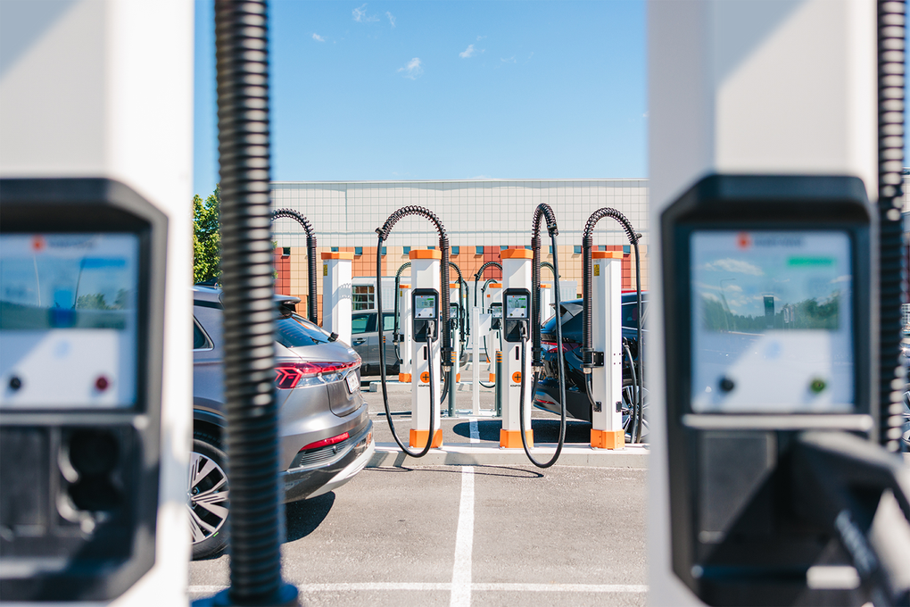 Kempower's ChargEye data collected between 2022 and 2025 across 11 European countries shows that EV infrastructure is delivering more energy per session, reaching higher charging power and taking less time to do so.